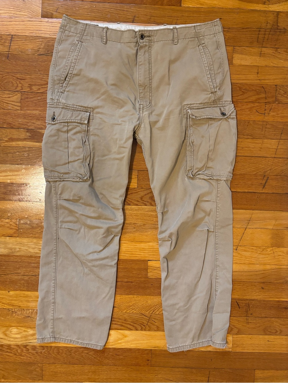 Levi's Men's Cargo Pants in Khaki